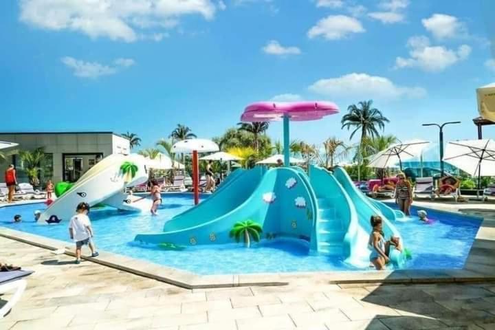 Alezzi Beach Resort Gorgeous Family Aparment Cu Piscina Năvodari Extérieur photo